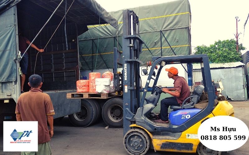 Xe nâng hàng chuyển hàng từ Vĩnh Phúc đi Bình Định