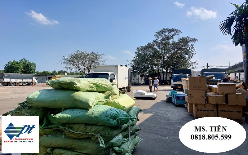 Hàng xếp tại kho chuyển đi Bình Thuận