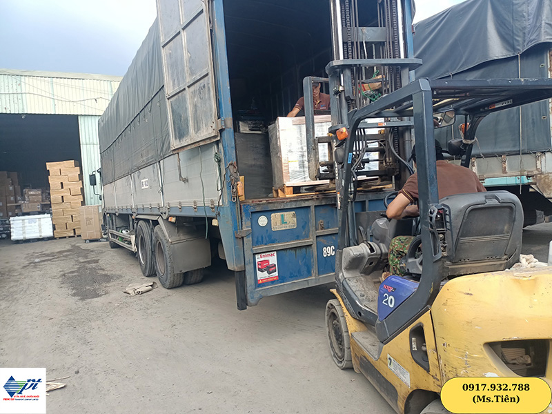Xe tải chở hàng từ Nam Định đi Nha Trang