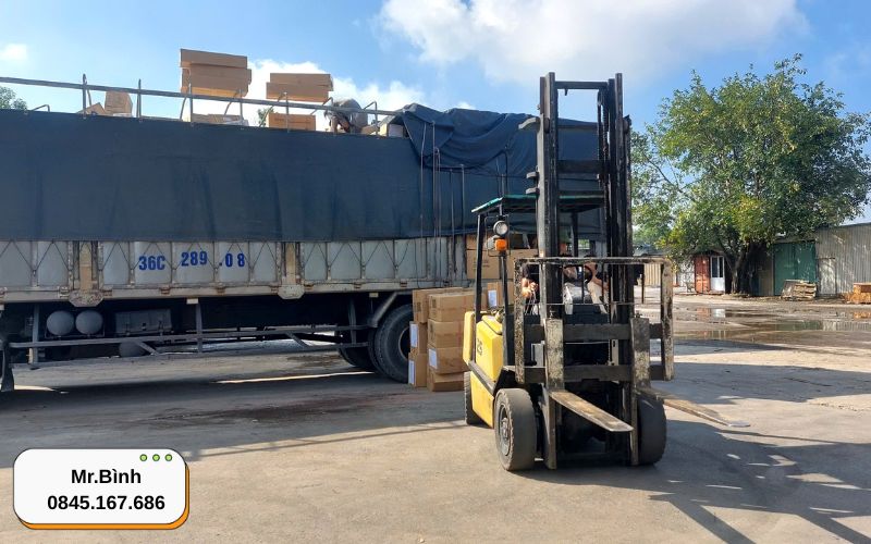 Xe tải gửi hàng Hà Nội Sài Gòn tại kho Phước Tấn