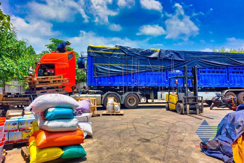 Dịch vụ gửi hàng từ Sài Gòn ra Hà Nội uy tín bằng xe tải Phước Tấn