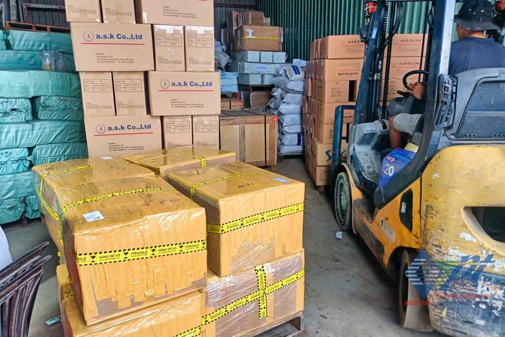 Cách đóng gói hàng dễ vỡ khi gửi hàng sài gòn hà nội.