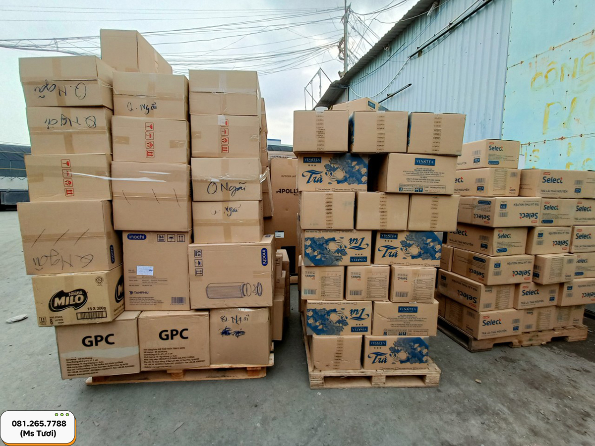 Hàng hóa tại kho Phước Tấn